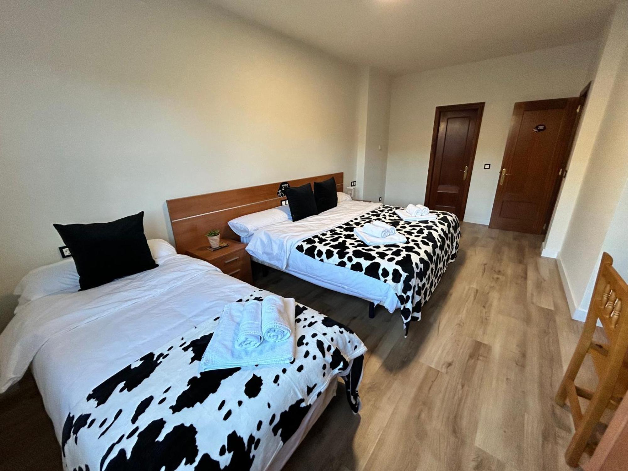 Hotel Bicis & Vacas La Pola de Gordon Esterno foto