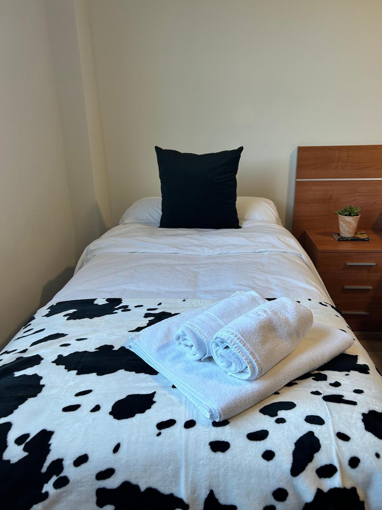 Hotel Bicis & Vacas La Pola de Gordon Esterno foto