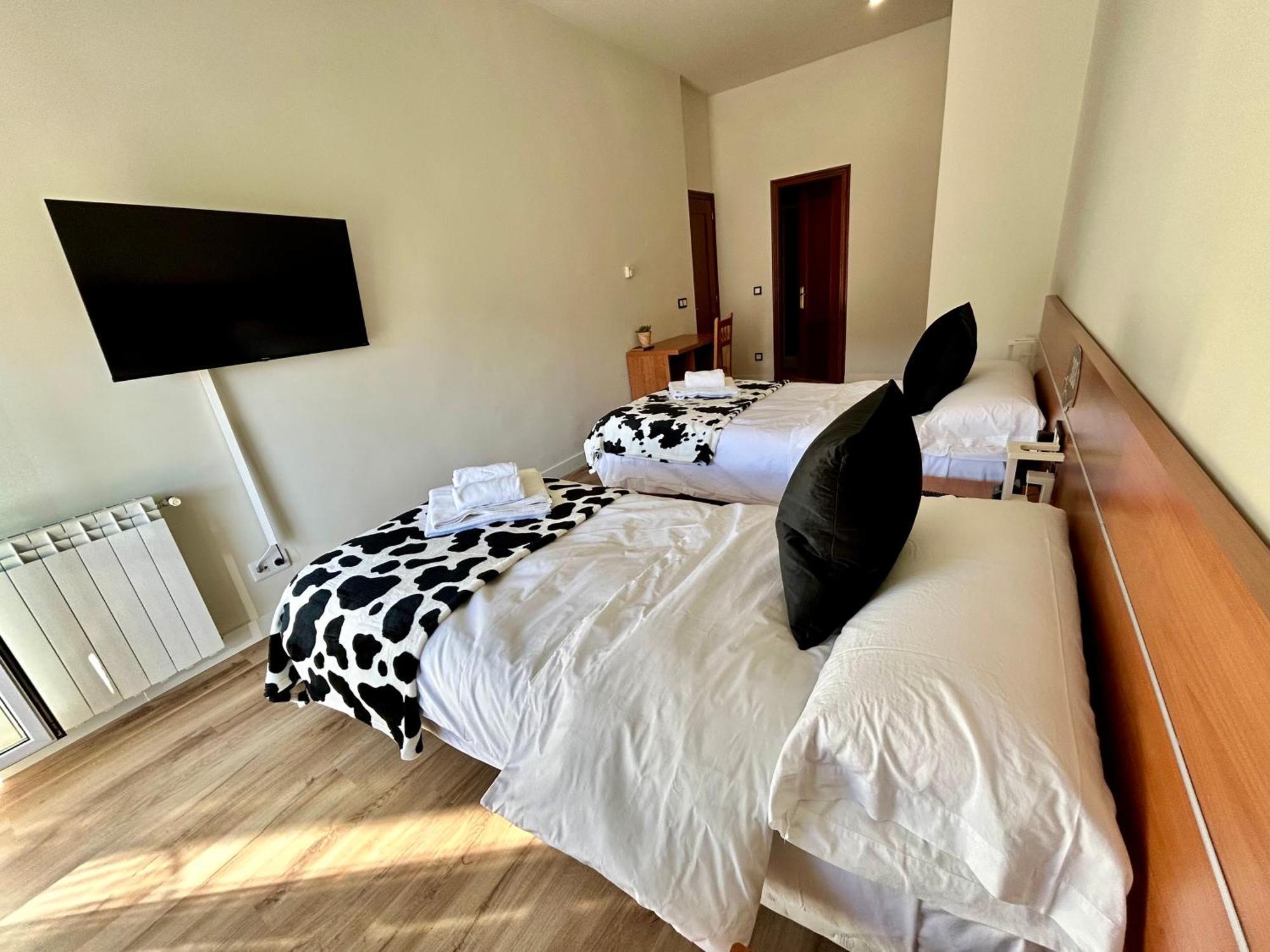 Hotel Bicis & Vacas La Pola de Gordon Esterno foto